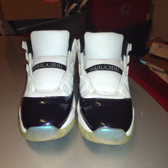 Jordan 11 Low Emerald - Picture 3 of 5